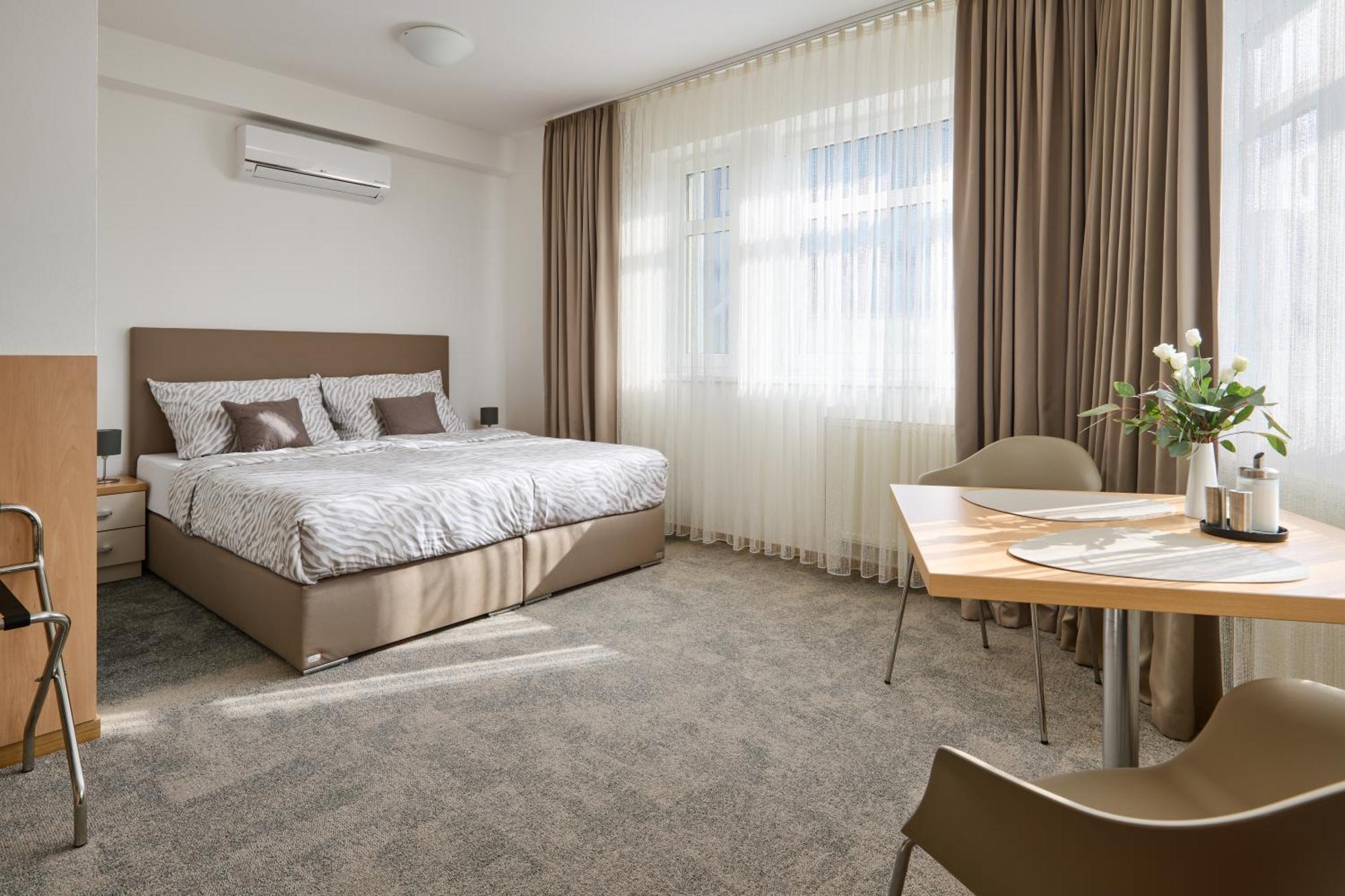 Hotel Osvit Mladá Boleslav Exteriör bild